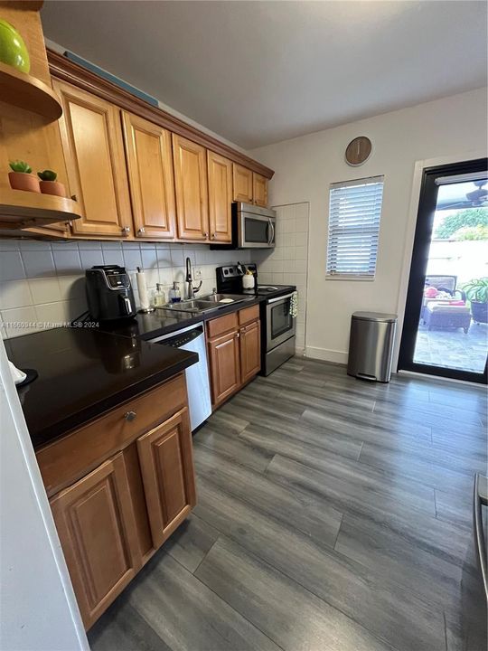 For Rent: $3,400 (3 beds, 1 baths, 1099 Square Feet)