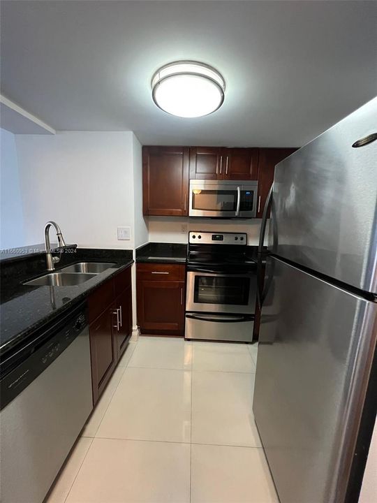 For Rent: $2,200 (1 beds, 1 baths, 593 Square Feet)