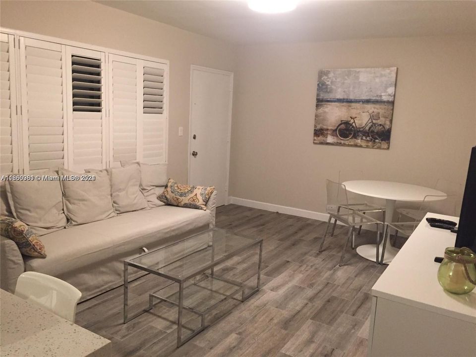 For Rent: $2,000 (1 beds, 1 baths, 590 Square Feet)