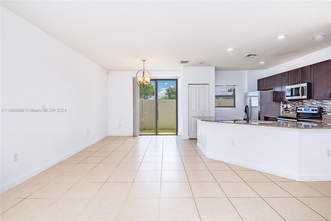 For Rent: $3,350 (3 beds, 2 baths, 1671 Square Feet)