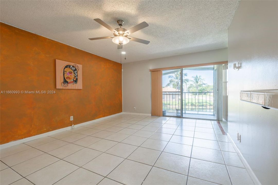 For Sale: $165,000 (2 beds, 2 baths, 1150 Square Feet)