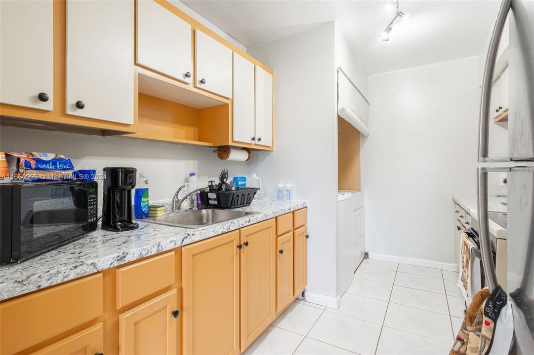 For Sale: $165,000 (2 beds, 2 baths, 1150 Square Feet)