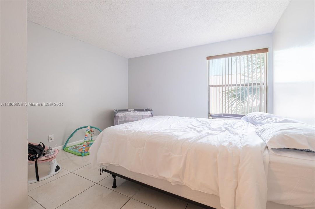 For Sale: $165,000 (2 beds, 2 baths, 1150 Square Feet)