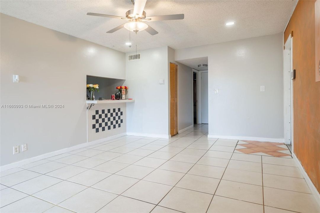 For Sale: $165,000 (2 beds, 2 baths, 1150 Square Feet)