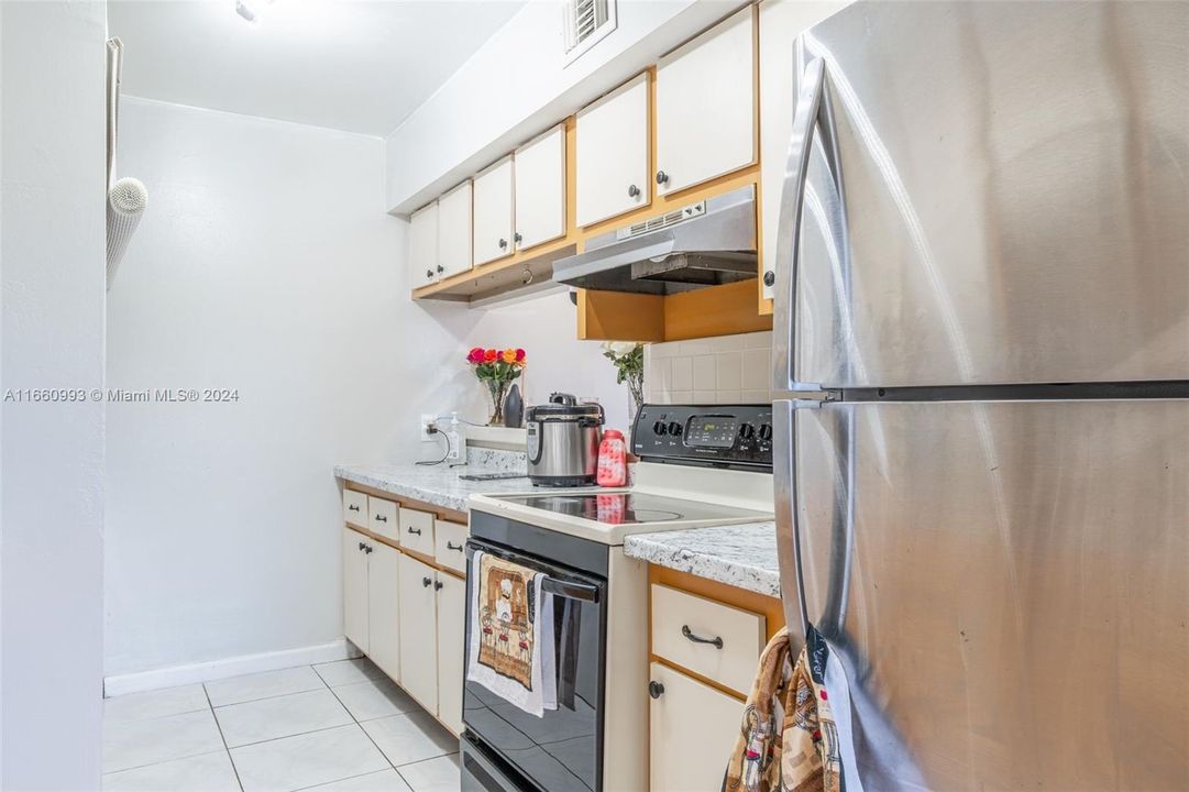 For Sale: $165,000 (2 beds, 2 baths, 1150 Square Feet)