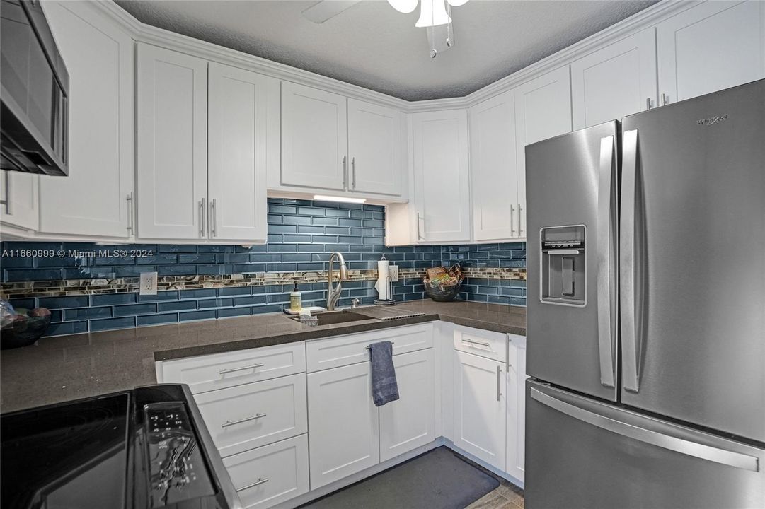 For Sale: $454,999 (2 beds, 1 baths, 800 Square Feet)