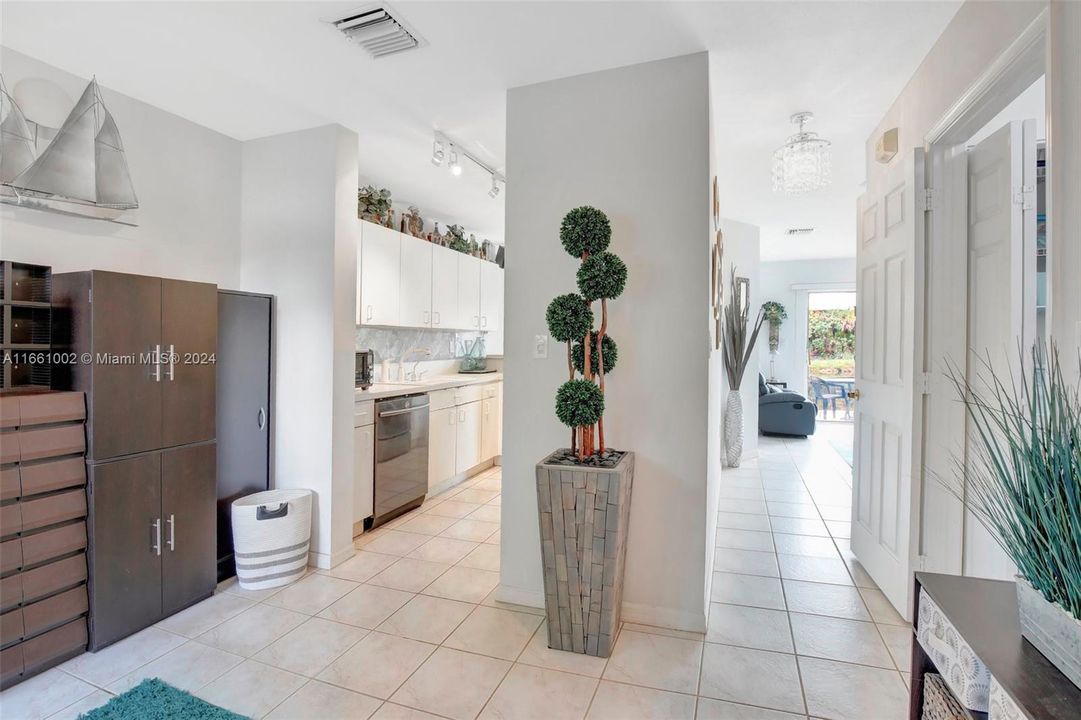 For Sale: $450,000 (3 beds, 2 baths, 1368 Square Feet)