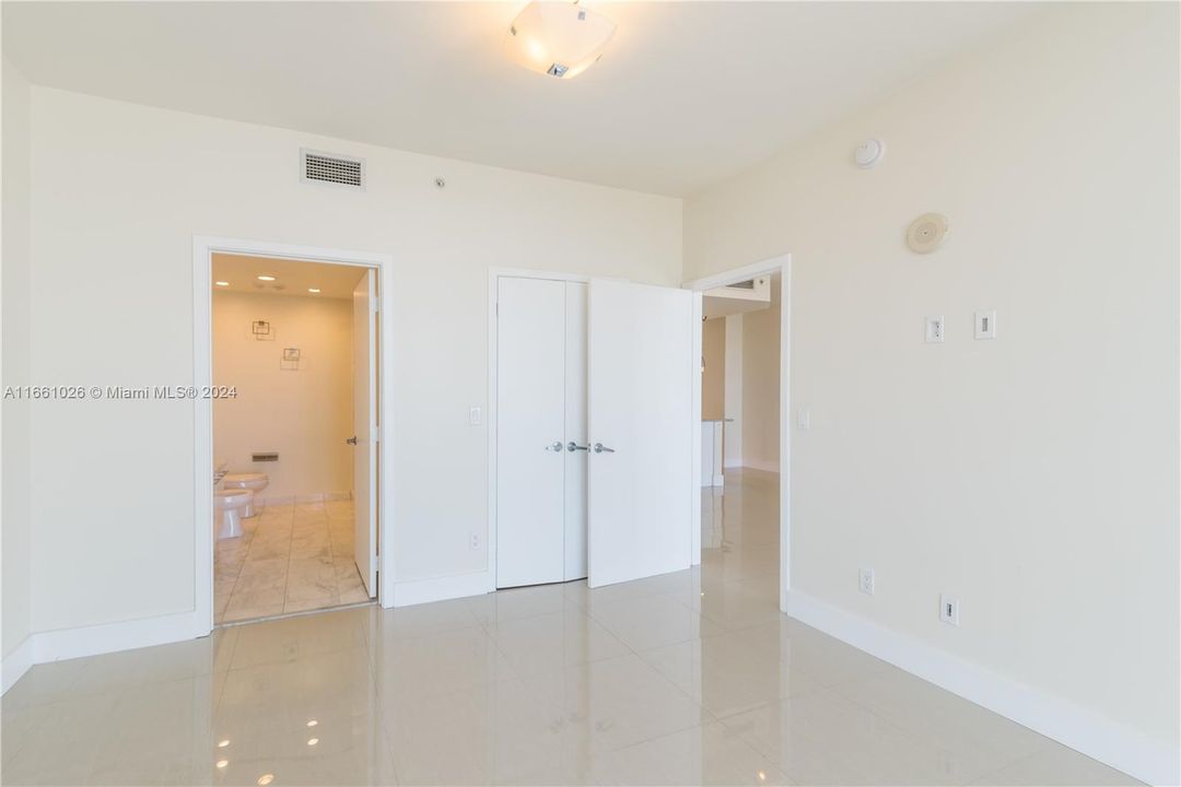 For Rent: $4,500 (2 beds, 2 baths, 1198 Square Feet)