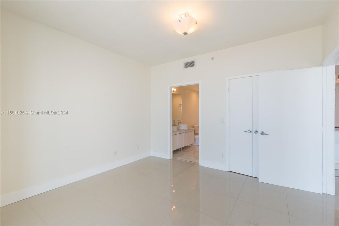 For Rent: $4,500 (2 beds, 2 baths, 1198 Square Feet)