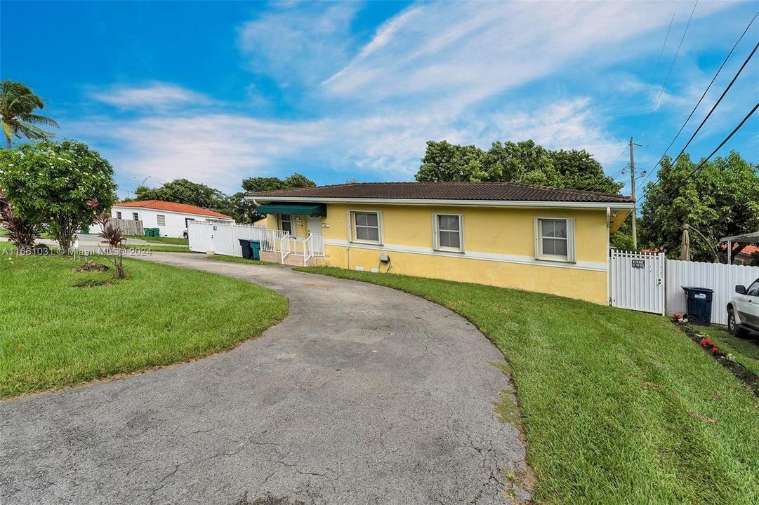 For Sale: $670,000 (3 beds, 2 baths, 1453 Square Feet)