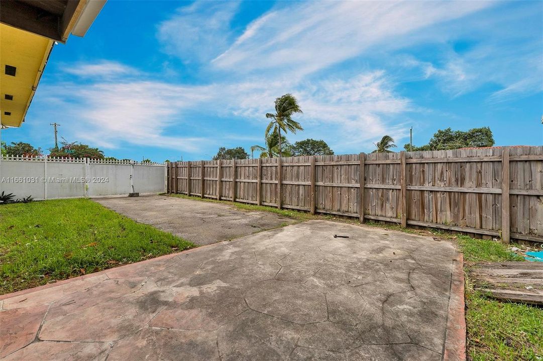 For Sale: $670,000 (3 beds, 2 baths, 1453 Square Feet)