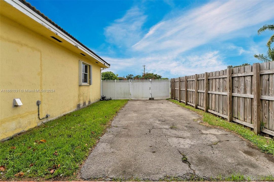 For Sale: $670,000 (3 beds, 2 baths, 1453 Square Feet)