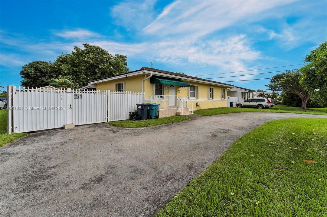 For Sale: $670,000 (3 beds, 2 baths, 1453 Square Feet)