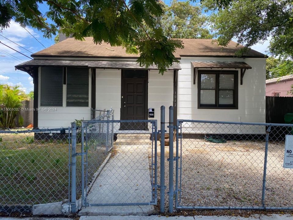 For Rent: $2,650 (3 beds, 1 baths, 1600 Square Feet)