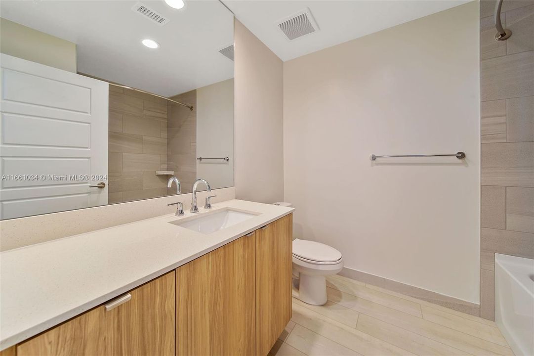 For Rent: $2,946 (2 beds, 2 baths, 1103 Square Feet)