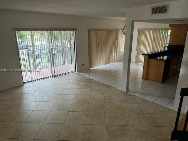 For Rent: $2,300 (2 beds, 2 baths, 1200 Square Feet)