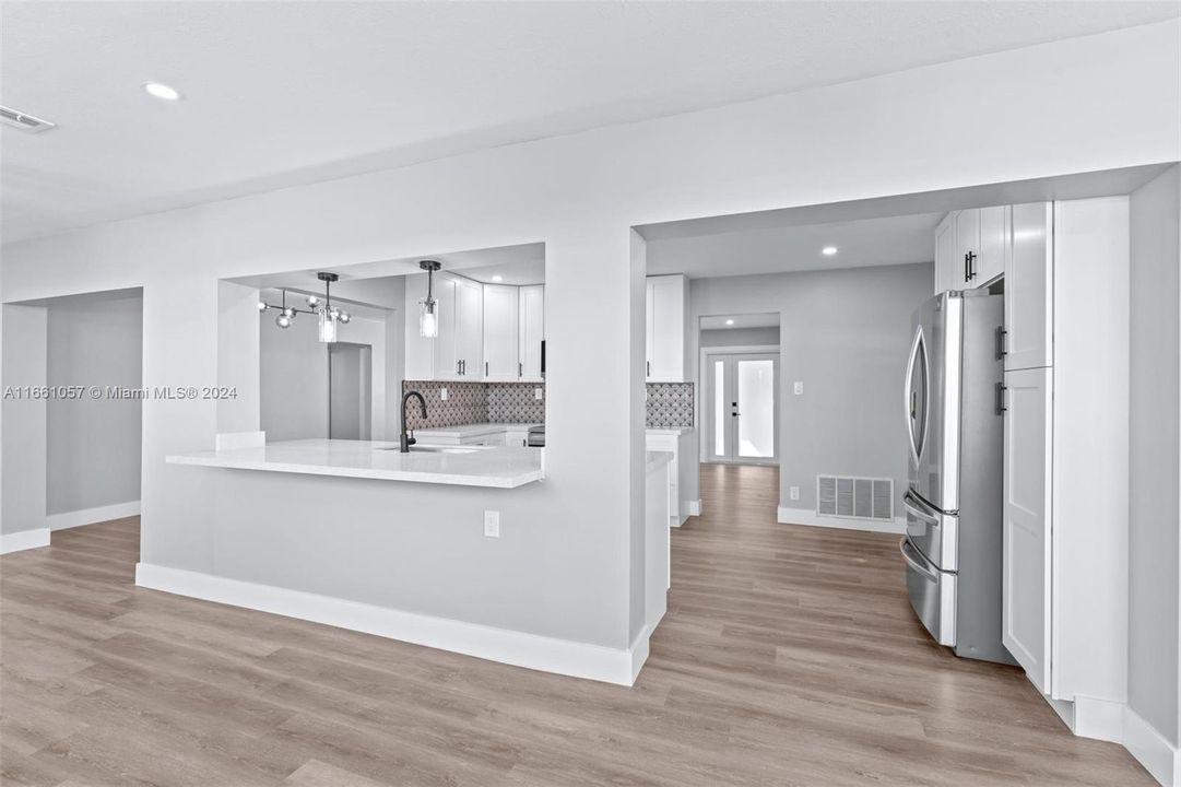 For Sale: $419,900 (2 beds, 2 baths, 1257 Square Feet)