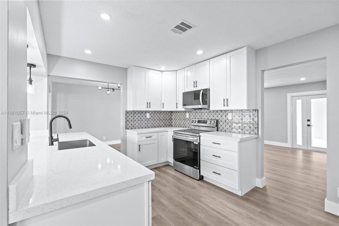 For Sale: $419,900 (2 beds, 2 baths, 1257 Square Feet)