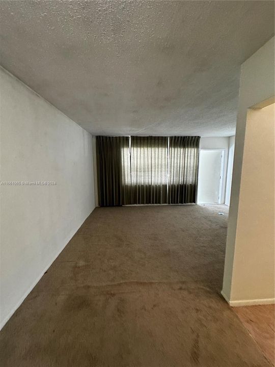 For Sale: $146,000 (1 beds, 1 baths, 650 Square Feet)