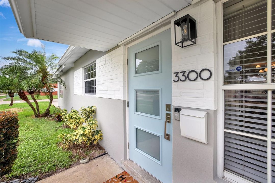 For Sale: $549,900 (3 beds, 2 baths, 1688 Square Feet)