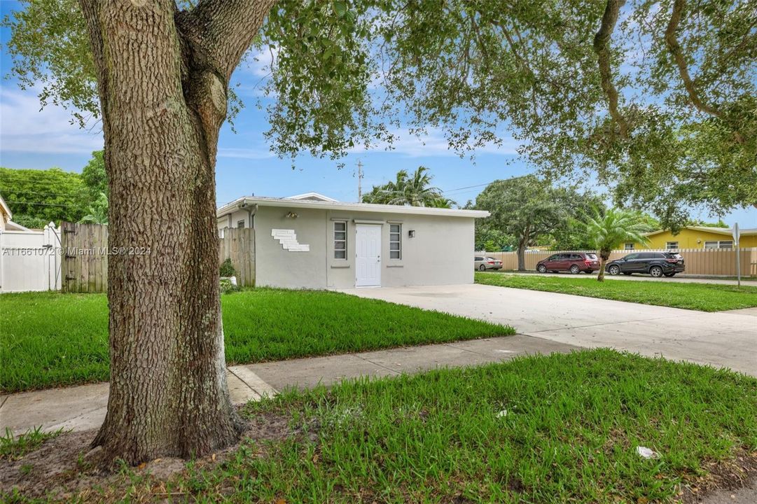 For Sale: $549,900 (3 beds, 2 baths, 1688 Square Feet)