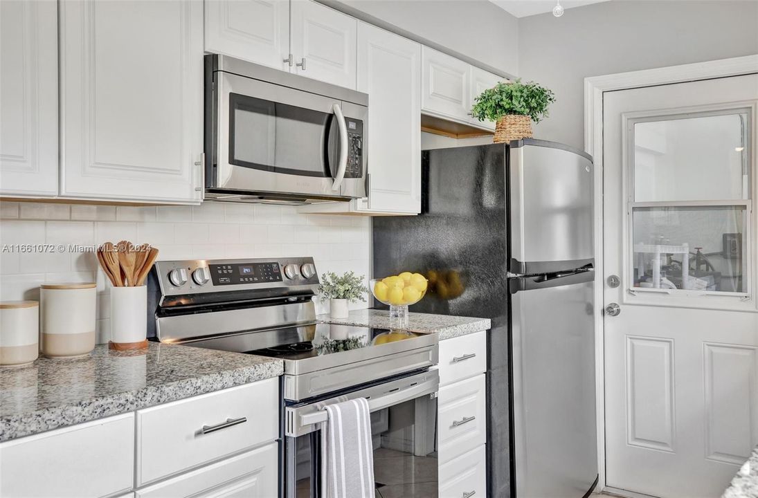 For Sale: $549,900 (3 beds, 2 baths, 1688 Square Feet)