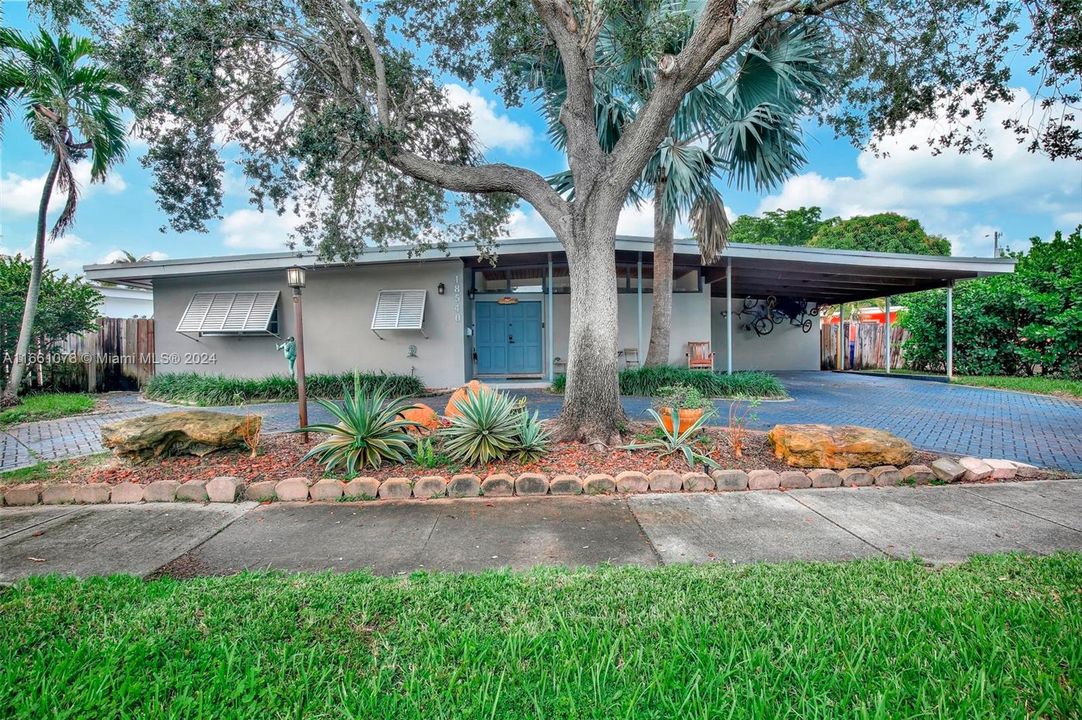 For Sale: $999,000 (3 beds, 3 baths, 1974 Square Feet)