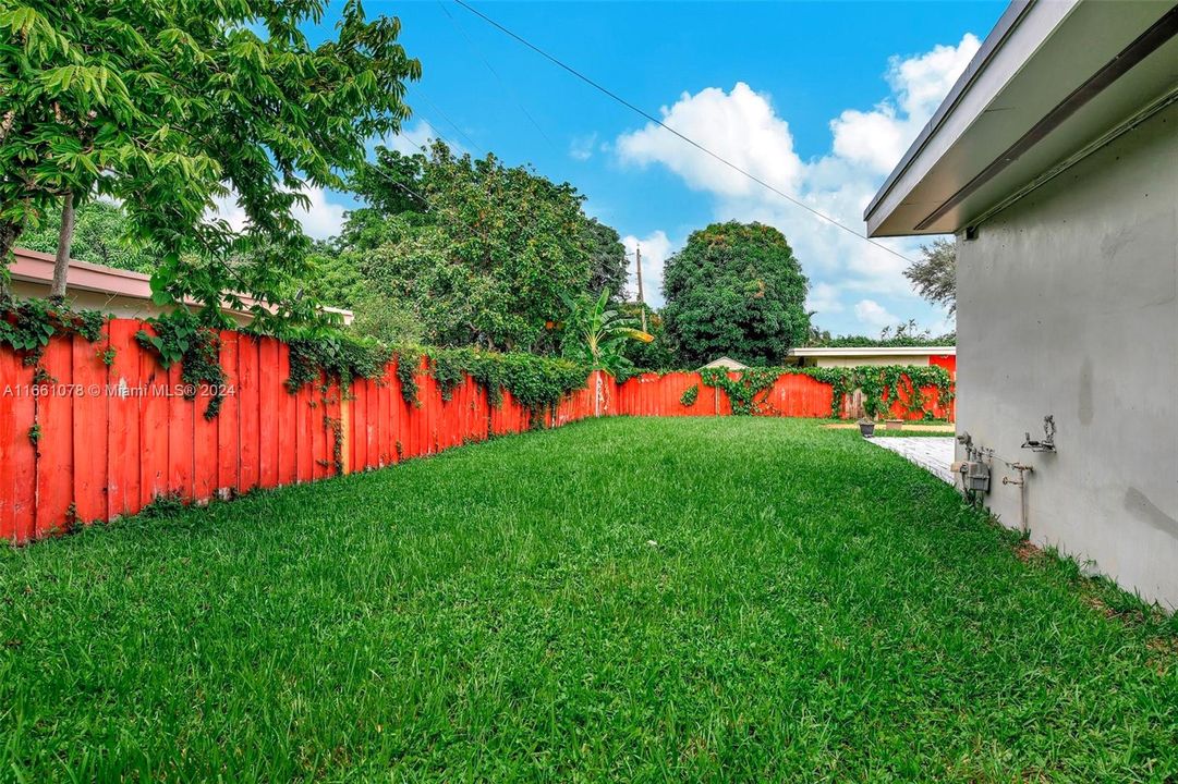 For Sale: $999,000 (3 beds, 3 baths, 1974 Square Feet)