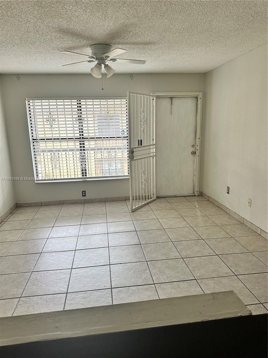 Active With Contract: $2,200 (2 beds, 2 baths, 747 Square Feet)