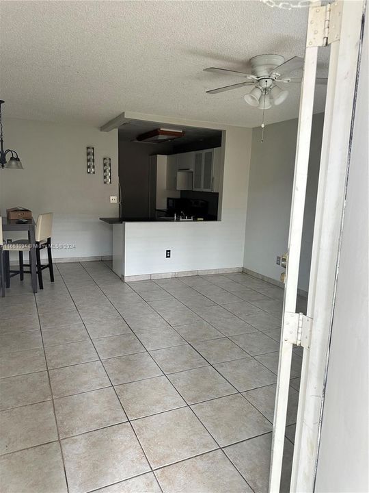 Active With Contract: $2,200 (2 beds, 2 baths, 747 Square Feet)