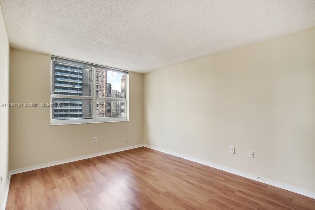 For Rent: $4,207 (2 beds, 2 baths, 1393 Square Feet)