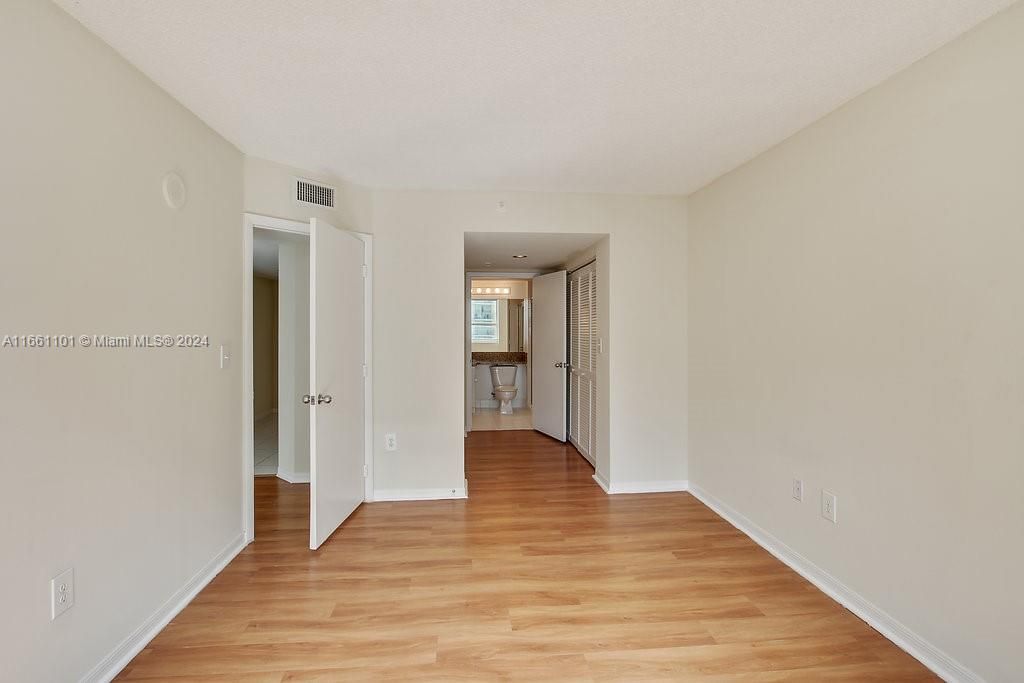 For Rent: $4,207 (2 beds, 2 baths, 1393 Square Feet)