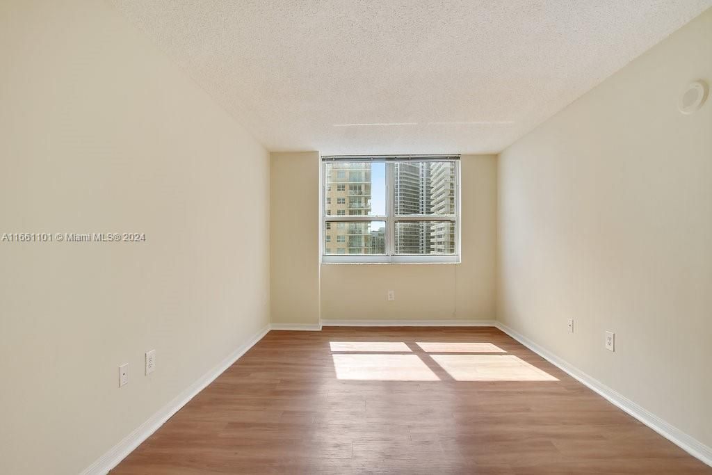 For Rent: $4,207 (2 beds, 2 baths, 1393 Square Feet)