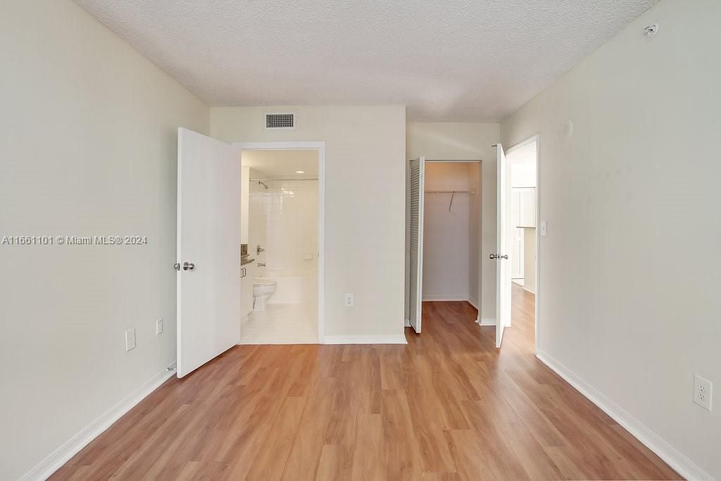 For Rent: $4,207 (2 beds, 2 baths, 1393 Square Feet)