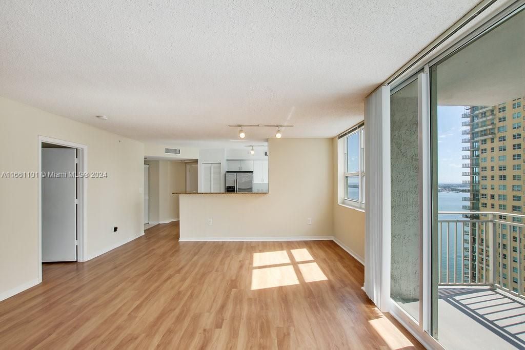 For Rent: $4,207 (2 beds, 2 baths, 1393 Square Feet)