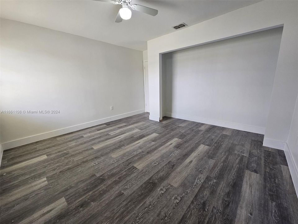 For Rent: $3,500 (4 beds, 2 baths, 1819 Square Feet)