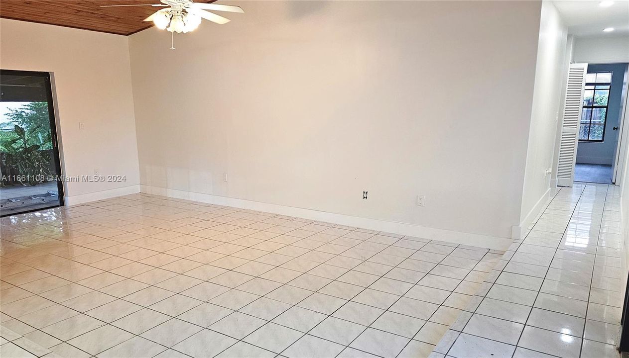 For Rent: $3,500 (4 beds, 2 baths, 1819 Square Feet)