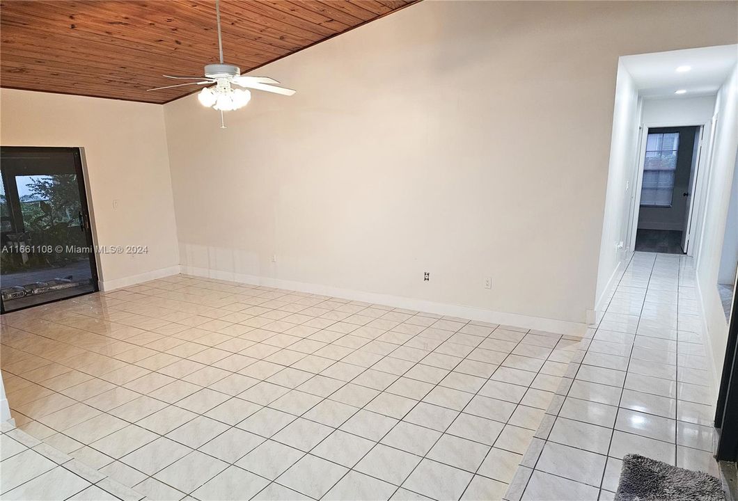 For Rent: $3,500 (4 beds, 2 baths, 1819 Square Feet)