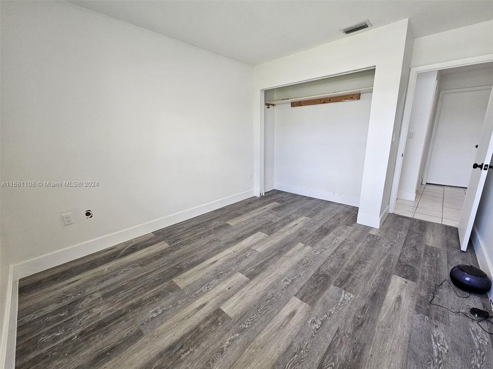 For Rent: $3,500 (4 beds, 2 baths, 1819 Square Feet)