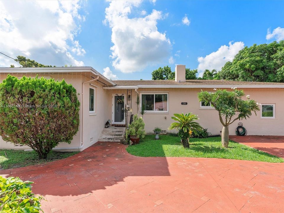 For Sale: $819,900 (4 beds, 2 baths, 1457 Square Feet)