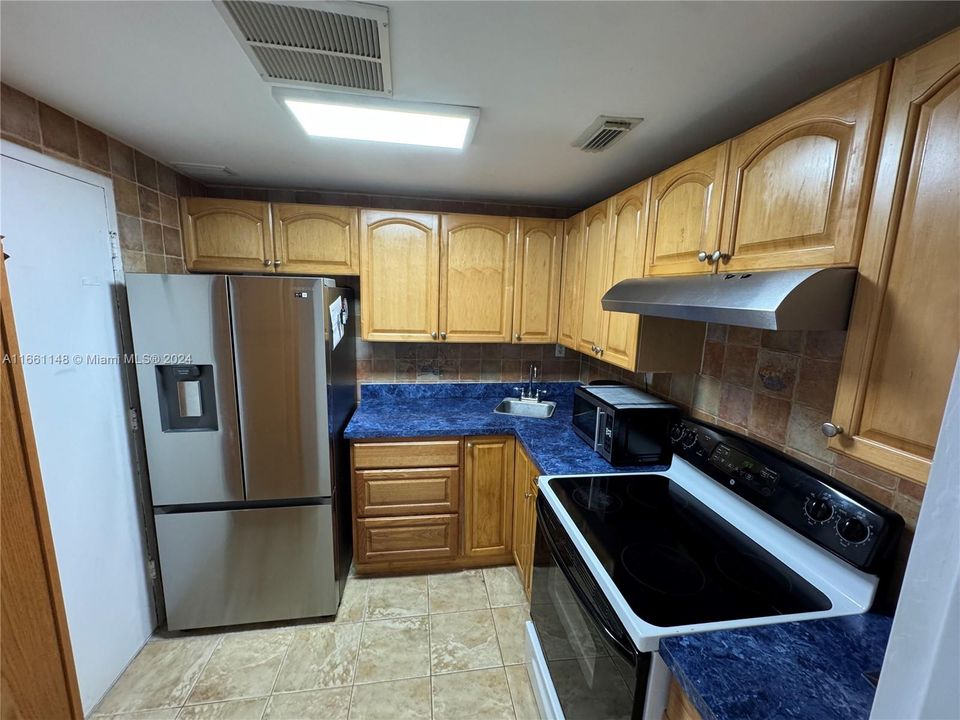 For Sale: $495,000 (1 beds, 1 baths, 770 Square Feet)