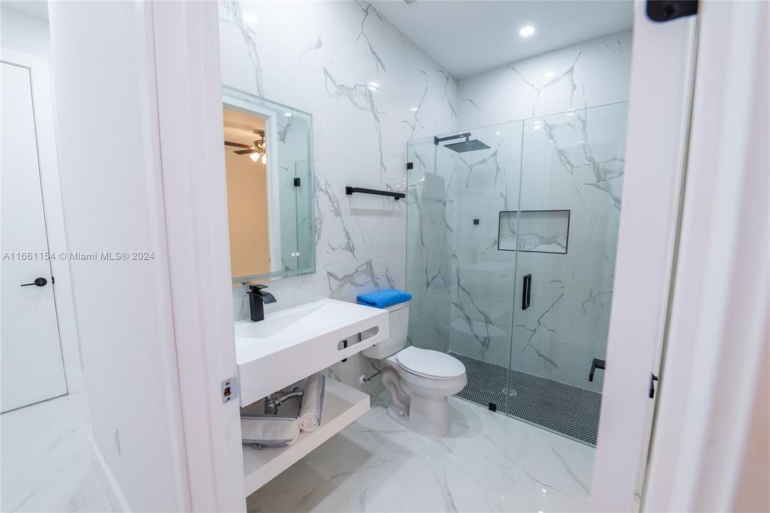 En Venta: $999,999 (4 camas, 3 baños, 0 Pies cuadrados)