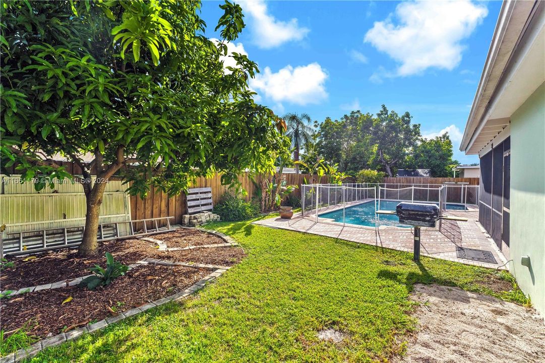 For Sale: $780,000 (3 beds, 2 baths, 1794 Square Feet)