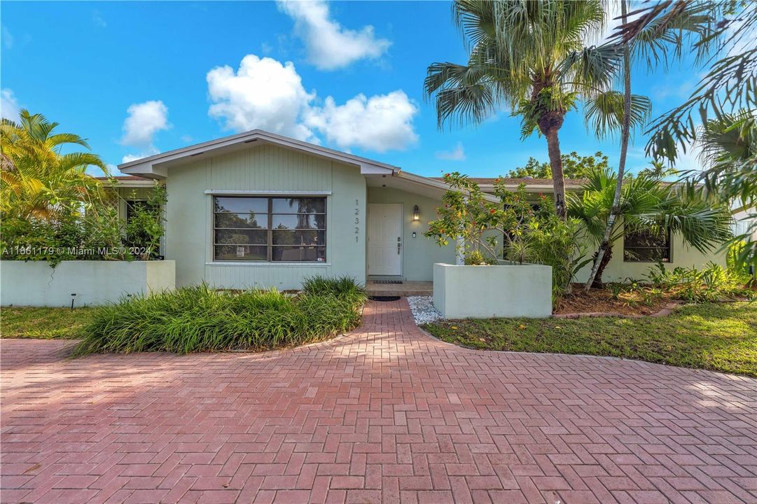 For Sale: $780,000 (3 beds, 2 baths, 1794 Square Feet)