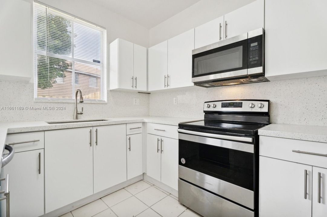 For Sale: $375,000 (4 beds, 2 baths, 1852 Square Feet)