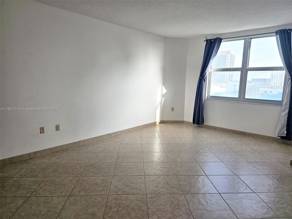 For Rent: $2,950 (2 beds, 2 baths, 1275 Square Feet)