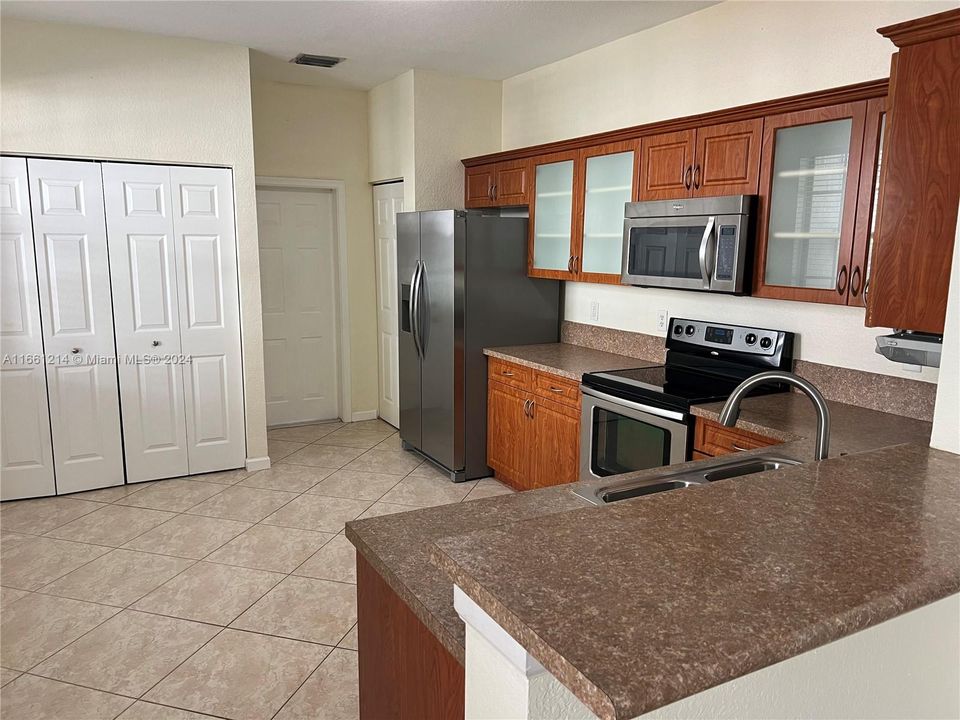 For Rent: $3,800 (4 beds, 2 baths, 1790 Square Feet)