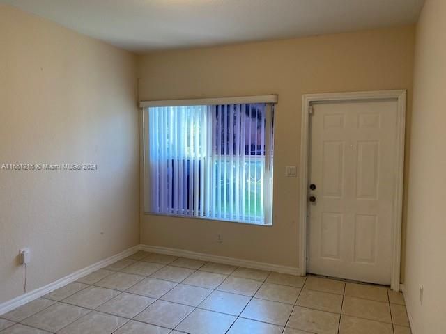 For Rent: $2,500 (3 beds, 2 baths, 1799 Square Feet)