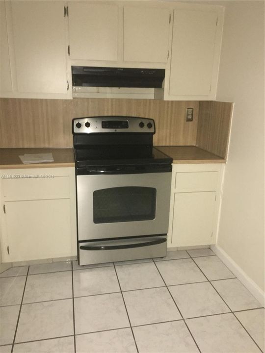 For Rent: $3,750 (2 beds, 2 baths, 1121 Square Feet)