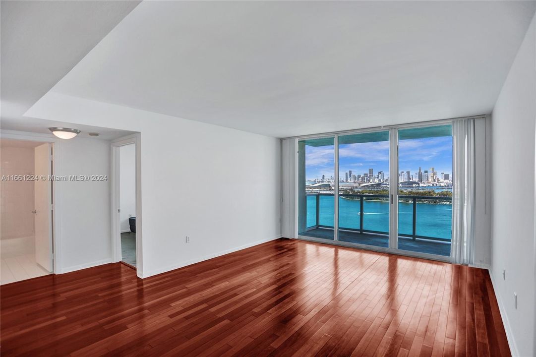 For Sale: $1,099,000 (2 beds, 2 baths, 1078 Square Feet)